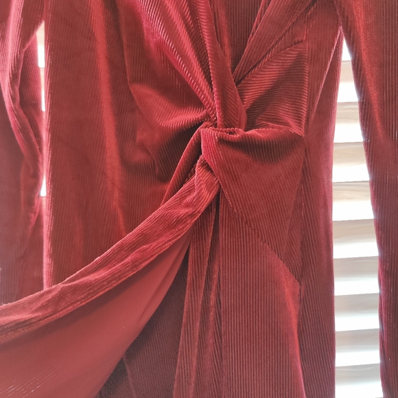 ASTR - Velvet Mini Dress - LANITA - Picture 4 of 7